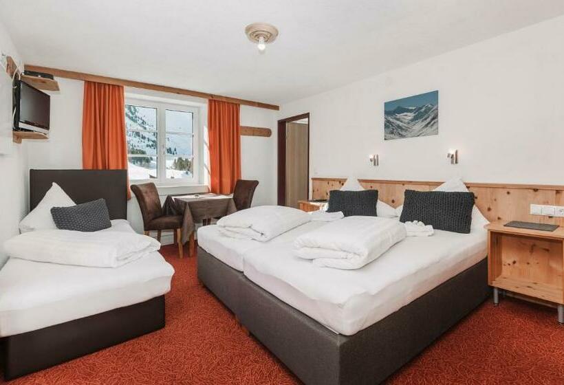 Номер Стандарт Трехместный, Berghotel Gasthof Gstrein