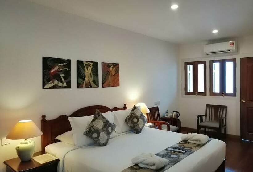 Deluxe-huone, Heeren Straits