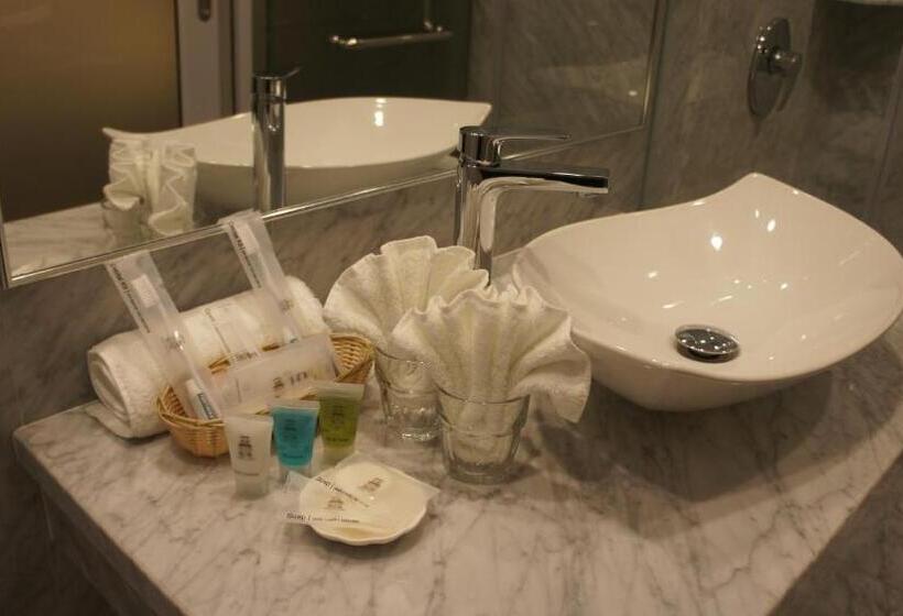 Deluxe-huone, Heeren Straits