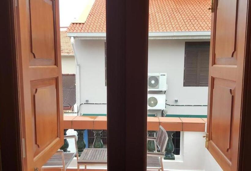 Deluxe-huone, Heeren Straits