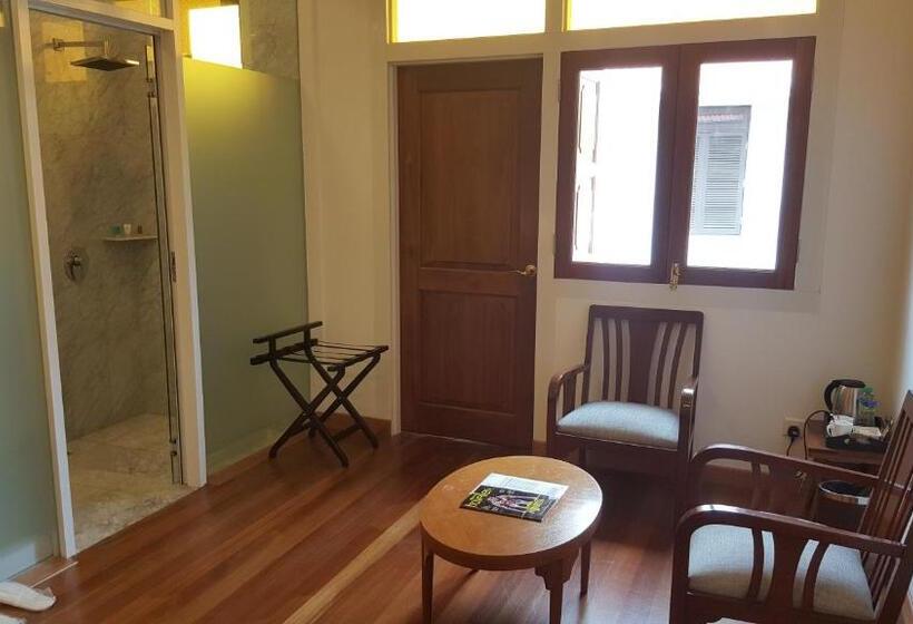 Deluxe-huone, Heeren Straits
