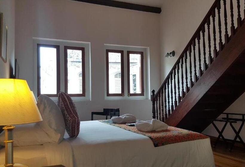 Suite, Heeren Straits