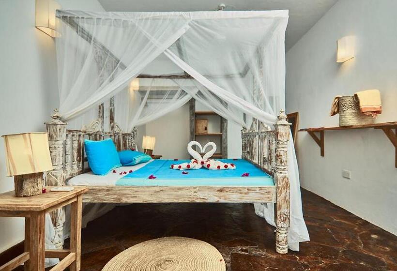 Standard Room Pool View, Mvuvi Lodge