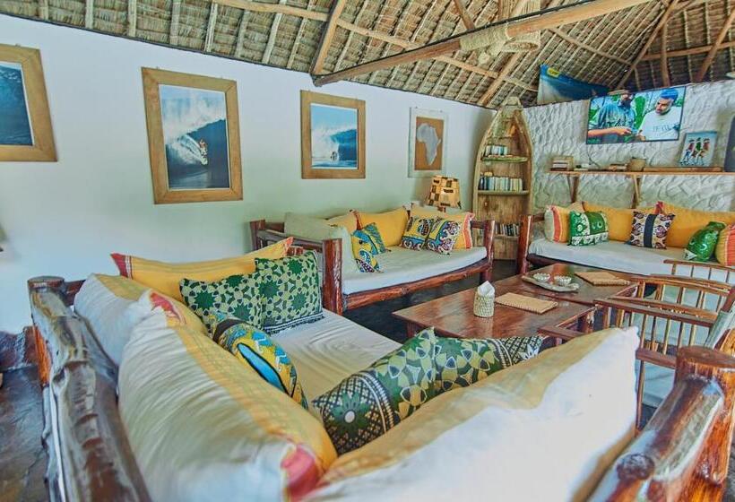 Standard Triple Room Pool View, Mvuvi Lodge