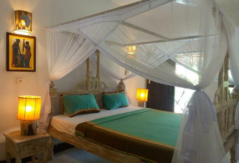 Standard Room Pool View, Mvuvi Lodge