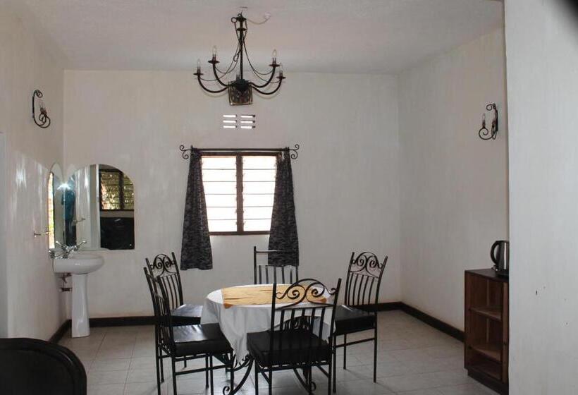 豪华三人间, Impala Safari Lodge