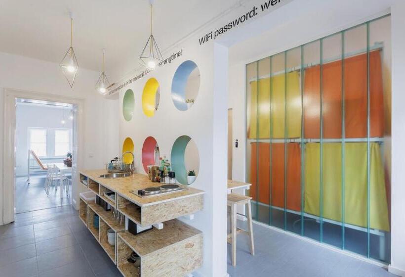 四人标准间, Avenue Hostel
