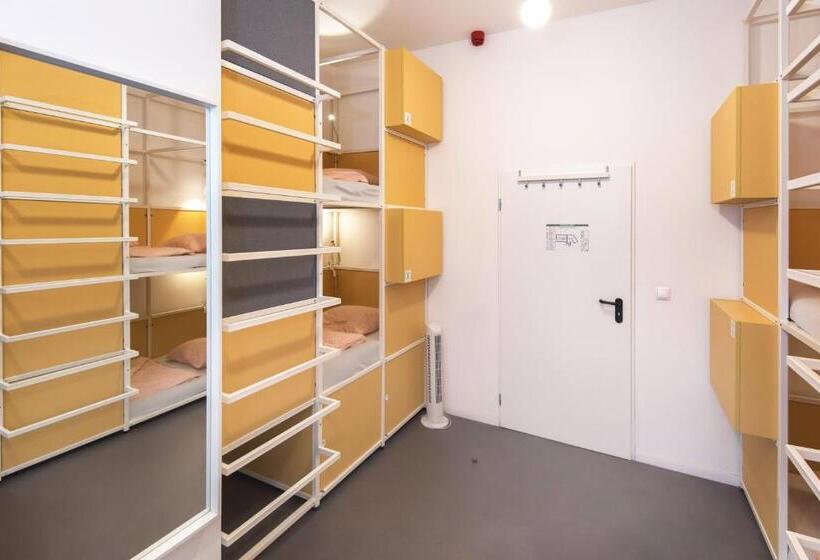 共用房间的床, Avenue Hostel