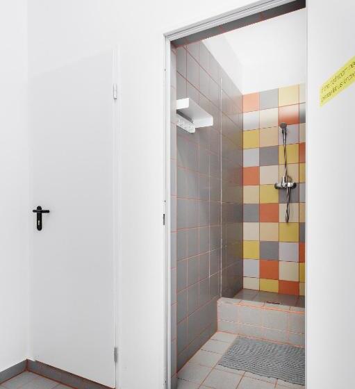 四人标准间, Avenue Hostel