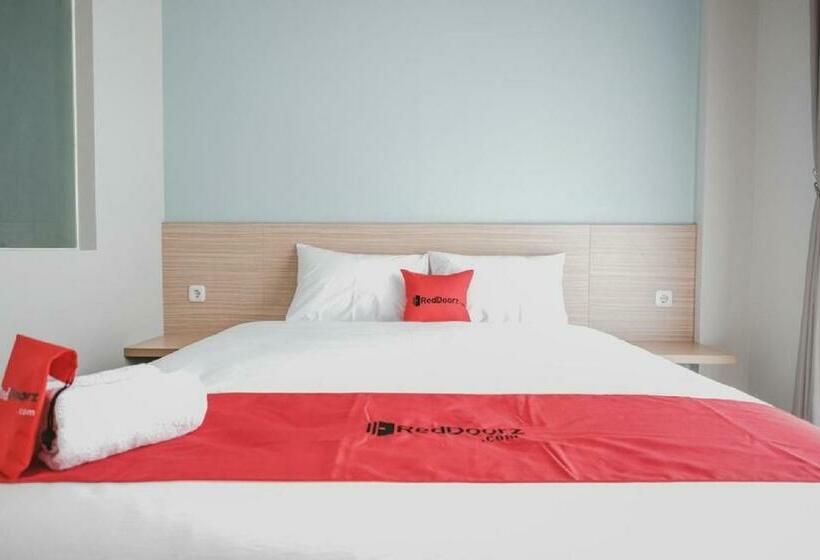 Полулюкс, Reddoorz Plus @ Karet Pedurenan 3