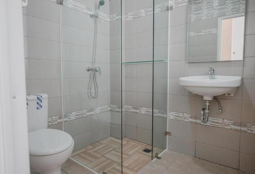 Полулюкс, Reddoorz Plus @ Karet Pedurenan 3