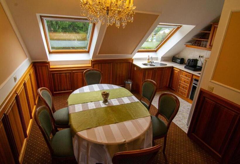 Апартаменты 3 Спальни, Kastélyhotel Sasvár Resort