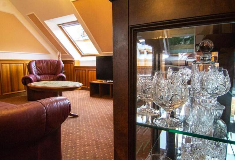 Апартаменты 3 Спальни, Kastélyhotel Sasvár Resort