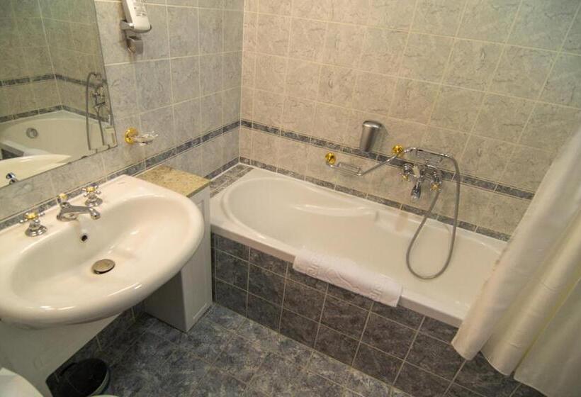 Номер Economy, Kastélyhotel Sasvár Resort