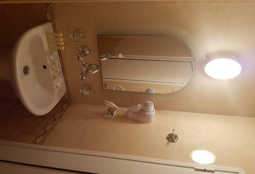 غرفة قياسية مزوَّدة بشُرفة, Family Hotel Alfa Vita