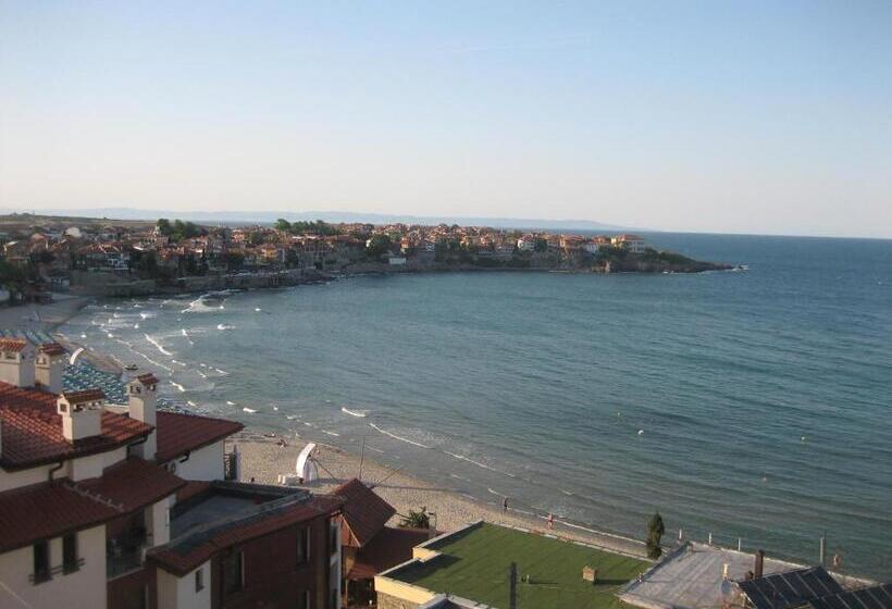Трехместный Номер Стандарт с Балконом, Family Hotel Alfa Vita