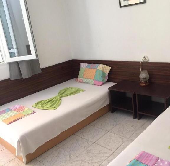 Номер Стандарт с Балконом, Family Hotel Julian