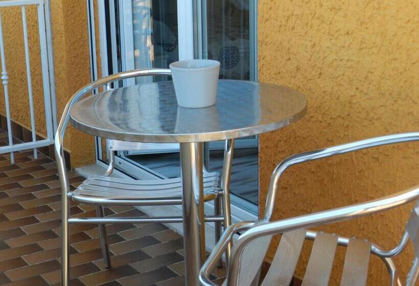 اتاق استاندارد سه نفره, Al Volo B&b