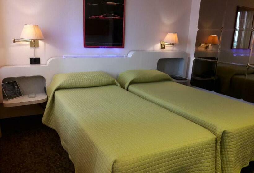 Quarto Estandar, Motel K