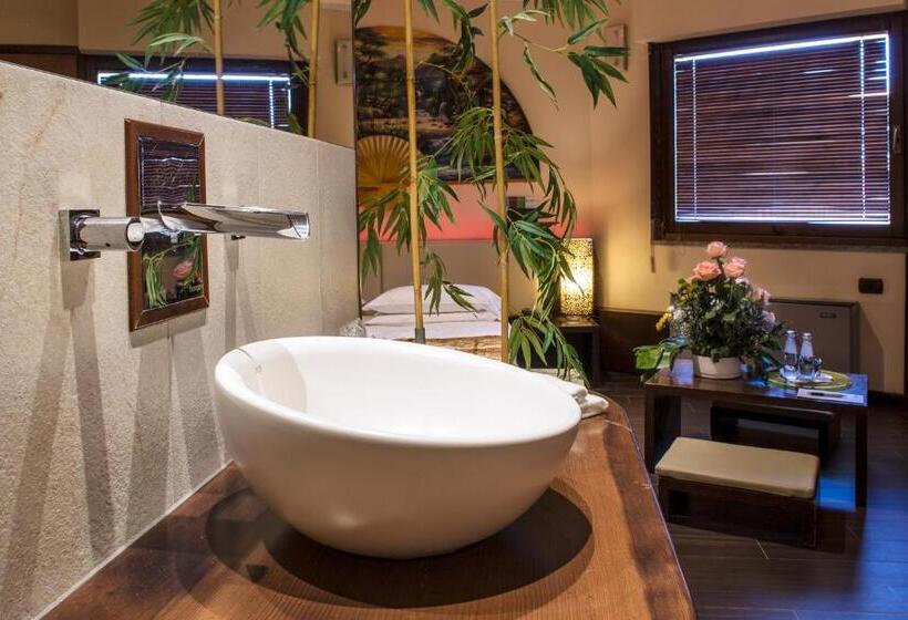 Júnior Suíte com Hidromassagem, Motel K