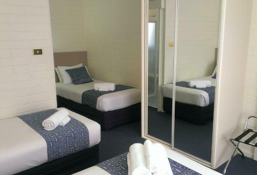 חדר משפחתי, Oval Motel   Murray Bridge