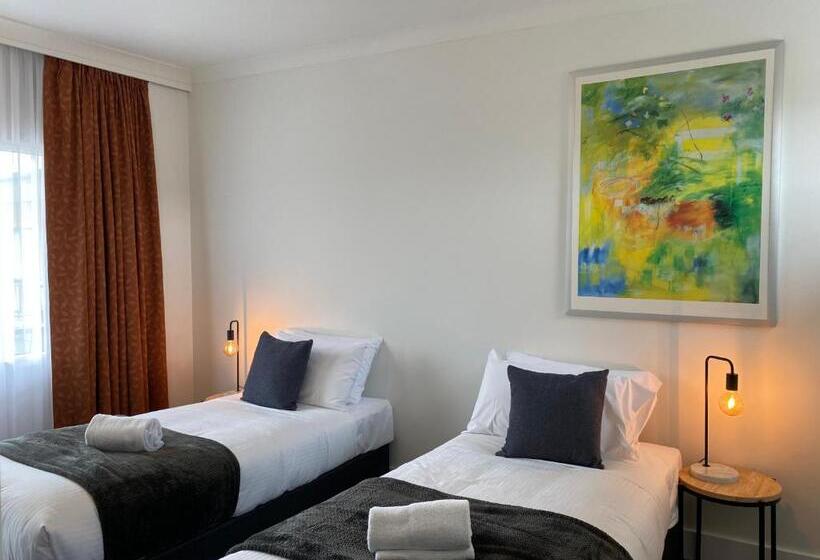 Трехместный Номер Премиум, The Astor Hotel Motel