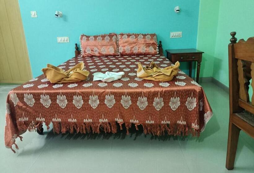 غرفة قياسية, Cosmic Holiday Inn
