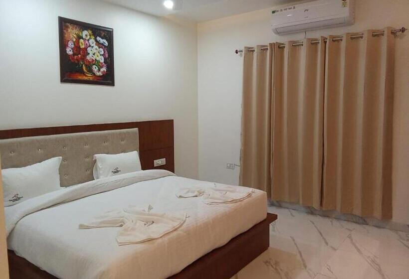 اتاق لوکس چهار تخته, The Amur Falcon Inn & Resorts