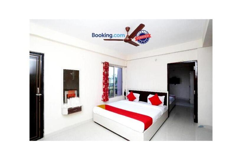 اتاق لوکس با تخت بزرگ, Grand Resort Puri Swimming Pool And Garden, Near Sea Beach And Temple Fully Air Conditioned Hotel Wi