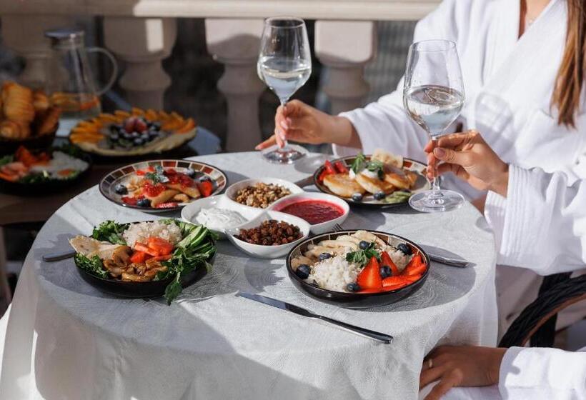 اتاق استاندارد با تخت بزرگ, 28