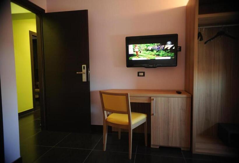 Номер Стандарт, Ostia Antica Suite B&b