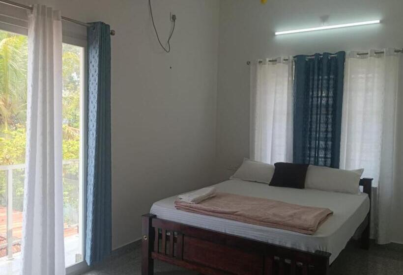 Семейный Номер, Whitefort Family Rooms With Balcony Serviced Villa