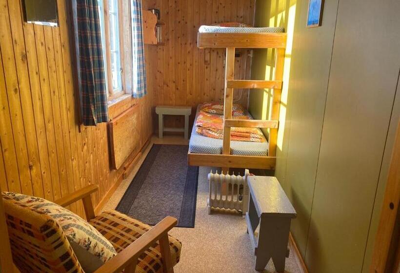 带共用浴室的标准房间, Stamsund Hostel