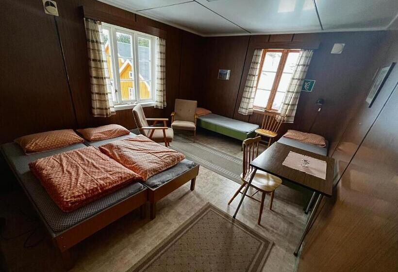 经济四人间 - 带共用浴室, Stamsund Hostel