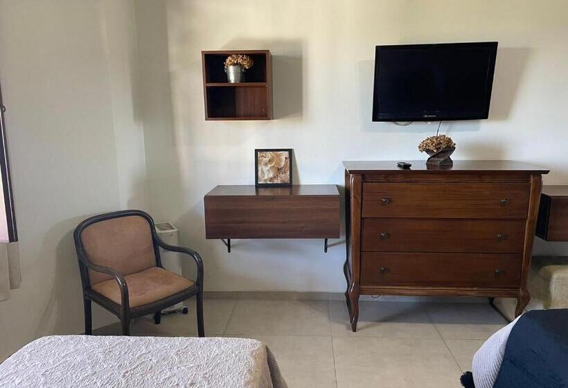 Apartamento 1 Dormitório com Sacada, Suíte No Castelo Flat No Home Green Home