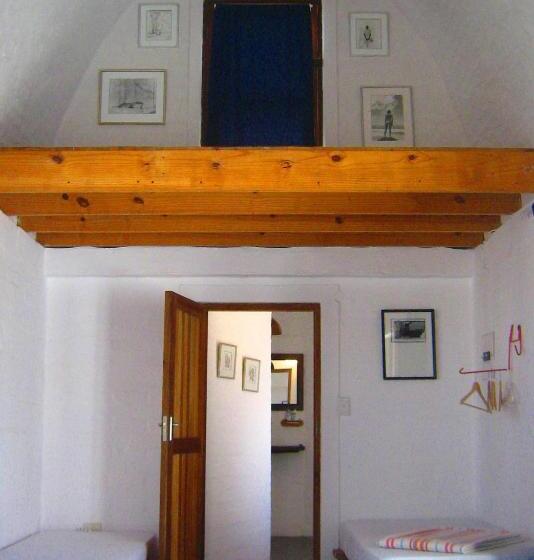 اتاق اکونومی, Alternative Space B & B