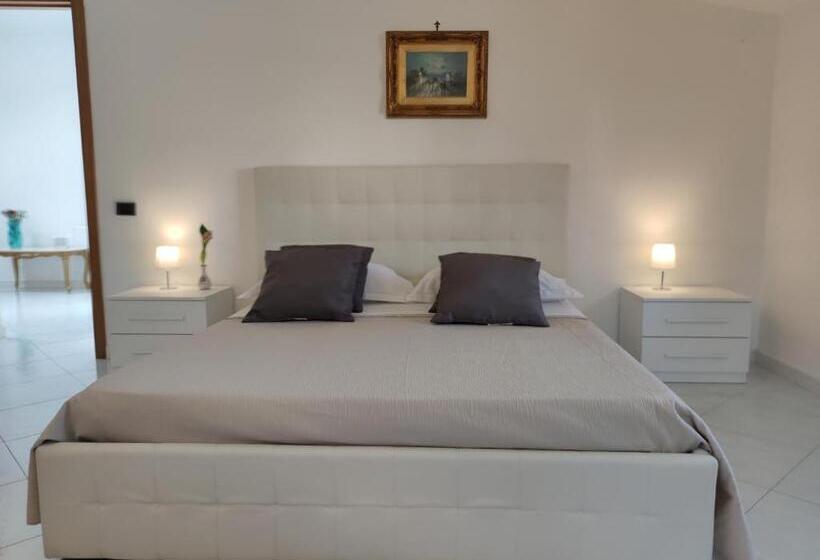 Стандартный внешний трехместный номер с ванной комнатой, B&b Privileged