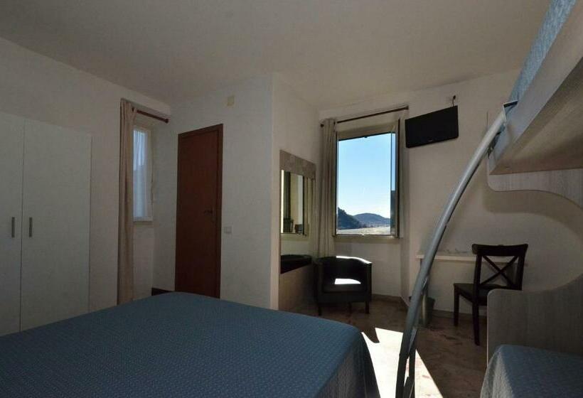 4인용 스탠다드 룸, Albergo Della Torre