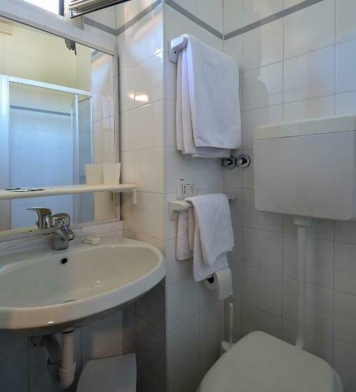 4인용 스탠다드 룸, Albergo Della Torre
