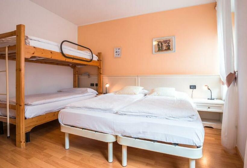 Четырехместный Номер Стандарт, Albergo Maggiorina