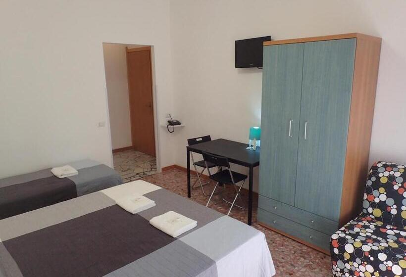Camera Tripla Economy, Brivio