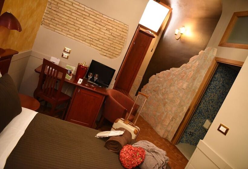 Quarto Estandar Individual, Federico Ii