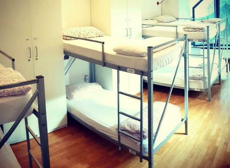 تختخواب در اتاق مشترک, Cukrarna Guest Accommodation