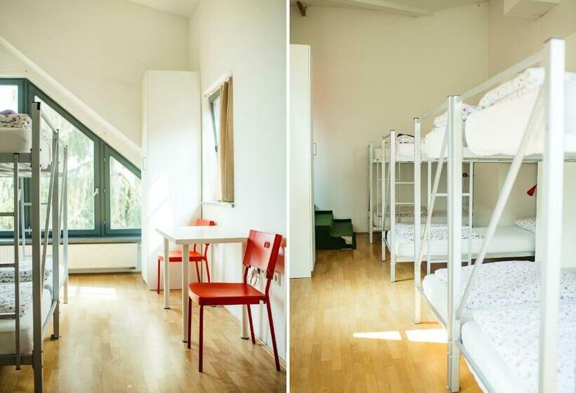 Łóżko we Wspólnym Pokoju, Cukrarna Guest Accommodation