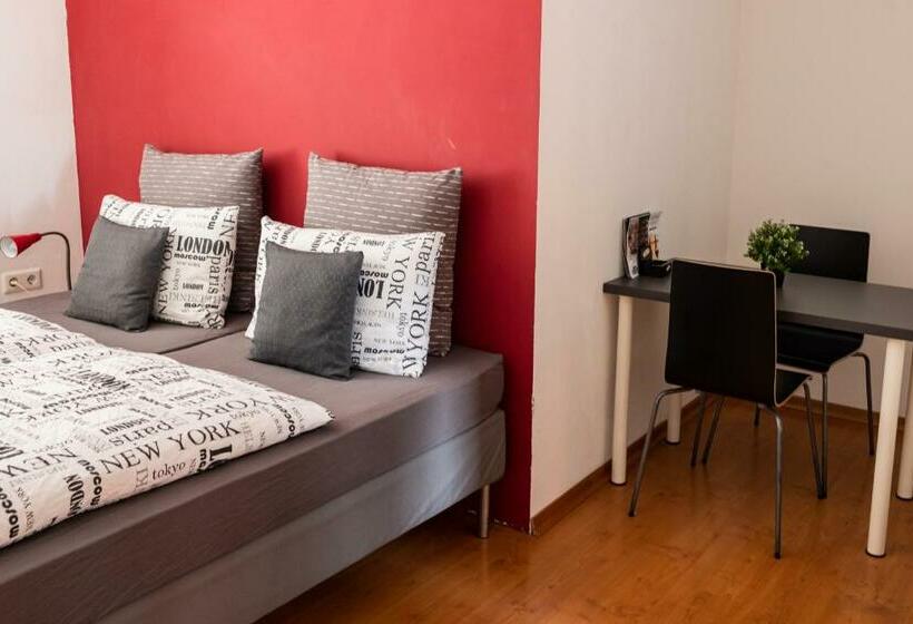 اتاق استاندارد با سرویس بهداشتی مشترک, Cukrarna Guest Accommodation