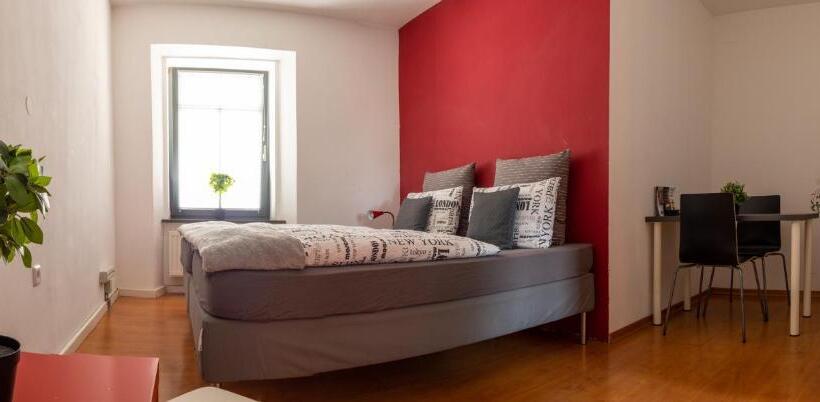 اتاق استاندارد با سرویس بهداشتی مشترک, Cukrarna Guest Accommodation