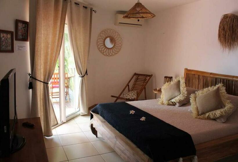 اتاق استاندارد با چشم‌انداز استخر, La Villa Zen