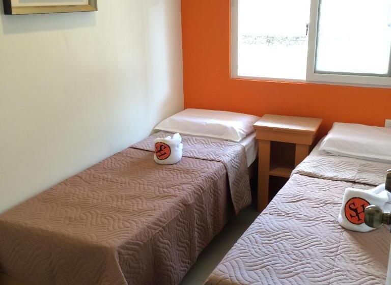 Номер Economy, Stone House Hotel Pasay