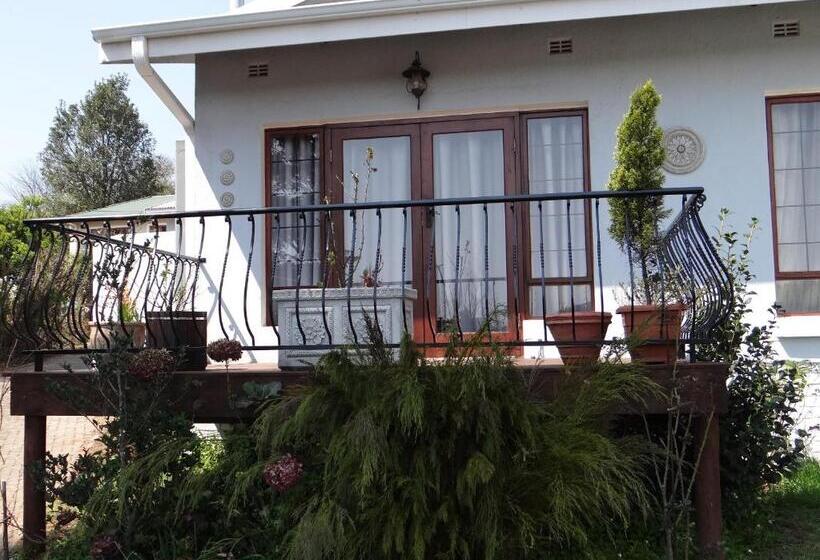 Номер Deluxe с Балконом, Art Gallery Guest House