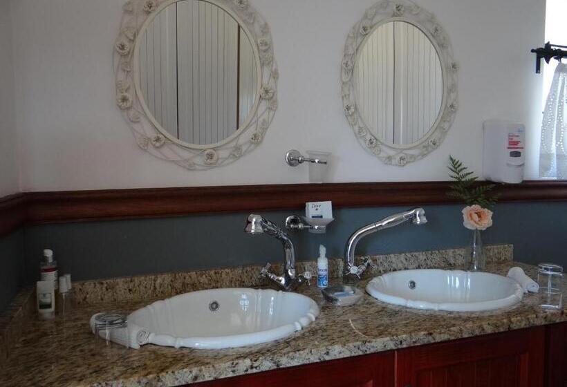 Номер Deluxe с Балконом, Art Gallery Guest House